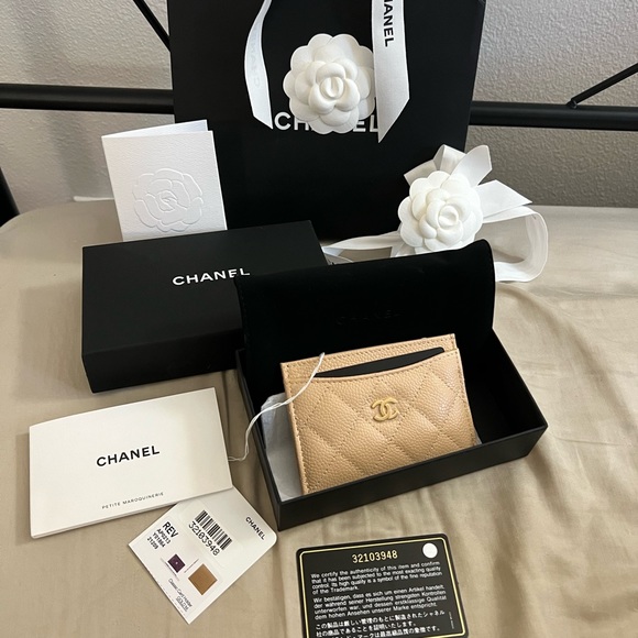 NEW full set. CHANEL beige caviar cardholder with gold CC logo hardware - Picture 11 of 15